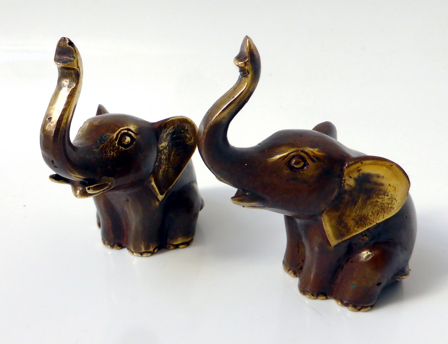 Elefant sitzend mini, Bronze Höhe 8 cm