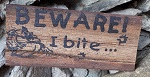 Holzschild Zaunlatte BEWARE I BITE.. 20 cm